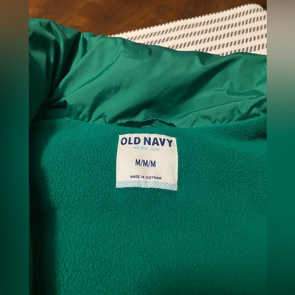 Old Navy Emerald Green Puffer Vest Size Medium - Picture 4 of 4